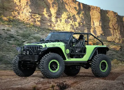 عکس پروفایل ماشین جیپ Trailcat Concept در غروب کویر