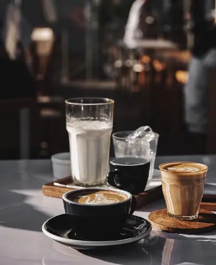 عکس حرفه ای قهوه در کافه برای استوری خوشمزه اینستاگرام 