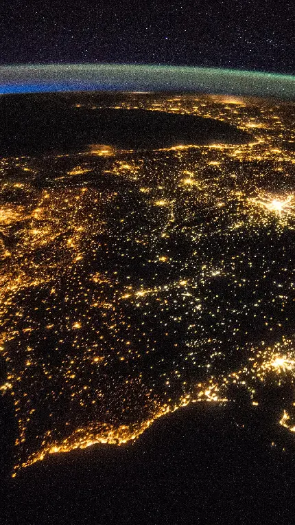 زیباترین عکس هوایی سیاره زمین در شب بعنوان پروفایل
