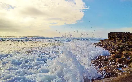 عکس موج دریا برای دسکتاپ تصویری از شکوه و زیبایی امواج آب
