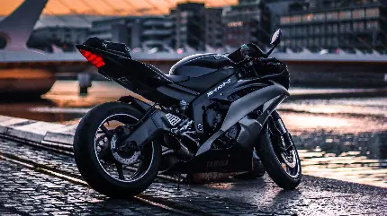 چاپ پوستر عکس موتور سنگین اسپرت مشکی YAMAHA