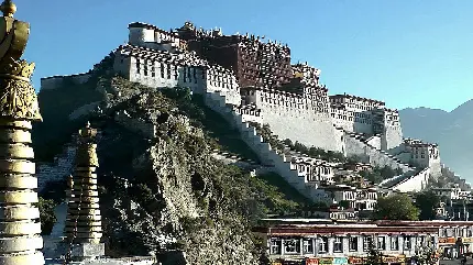 تصویر قصر پوتالا صومعه مقدس بودائیان در لهاسا تبت