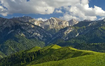 عکس زمینه تماشایی از کوهستان اسکاندیناوی برای ویندوز 11	