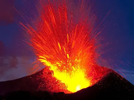 بک گراند شگفت انگیز فوران مهیج آتشفشان برای لپتاپ کامپیوتر