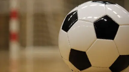 دانلود تصویر زمینه توپ فوتبال براق و تمیز برای کامپیوتر