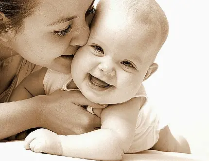 عکس مادر و نوزاد بدون متن برای نوشتن متن های عاشقانه روز مادر
