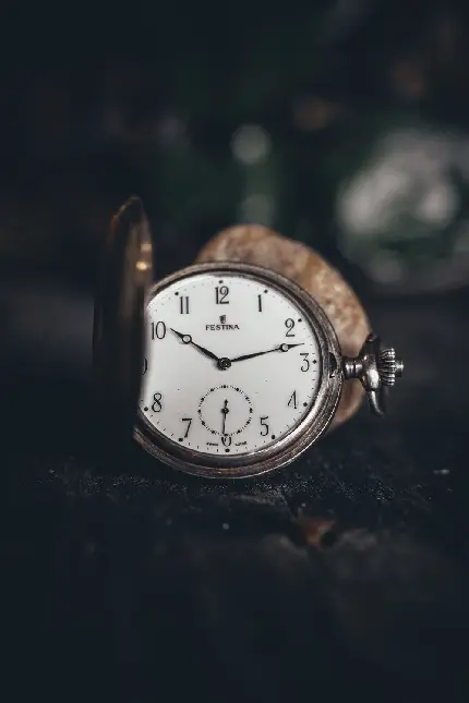 چاپ پوستر ساعت Festina بازشوی قدیمی و محبوب در یک نمای هنری