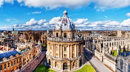 کتابخانه معروف Radcliffe Camera در دانشگاه آکسفورد