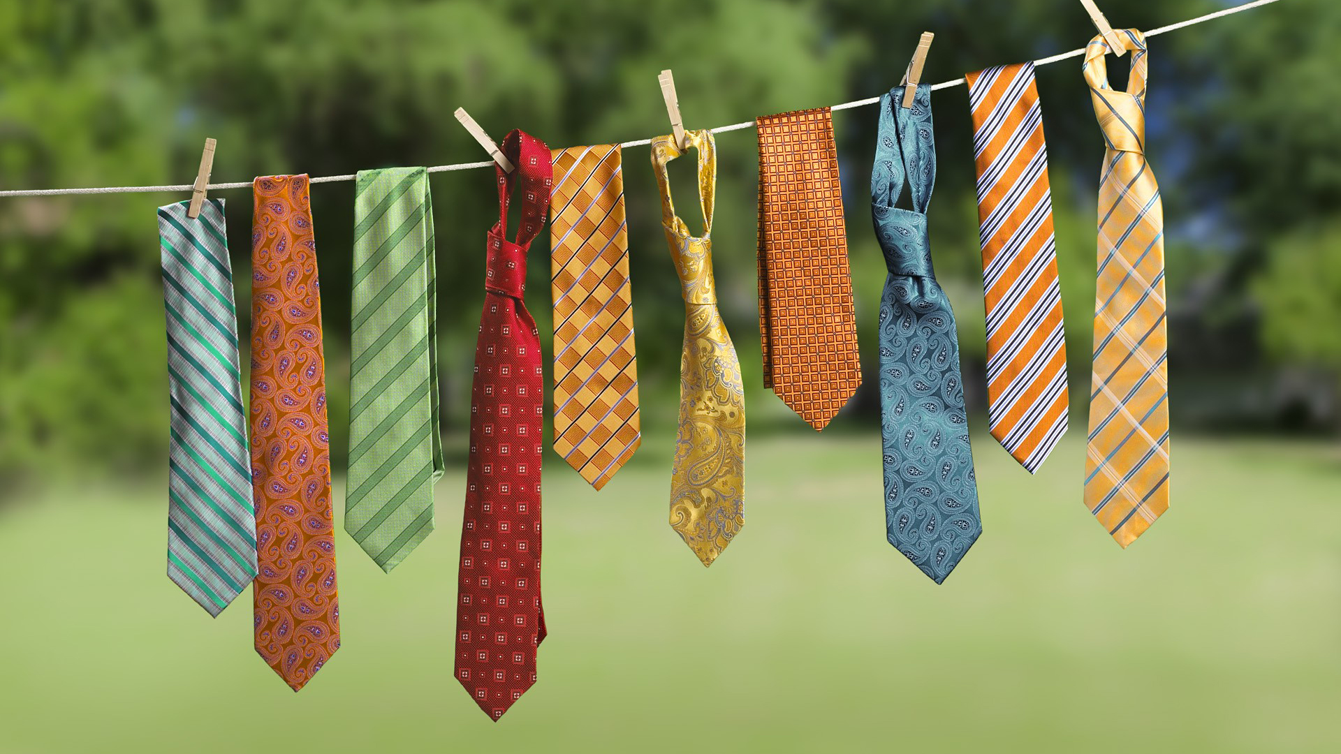 نمای جالب و باحال فول اچ دی با سوژه کراوات های رنگی روی طناب