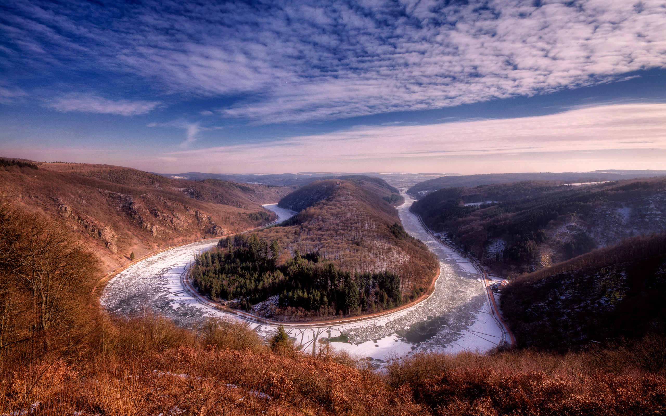 دانلود تصویر هوایی از طبیعت سرد و خشک فصل زمستان برای صفحه دسکتاپ 