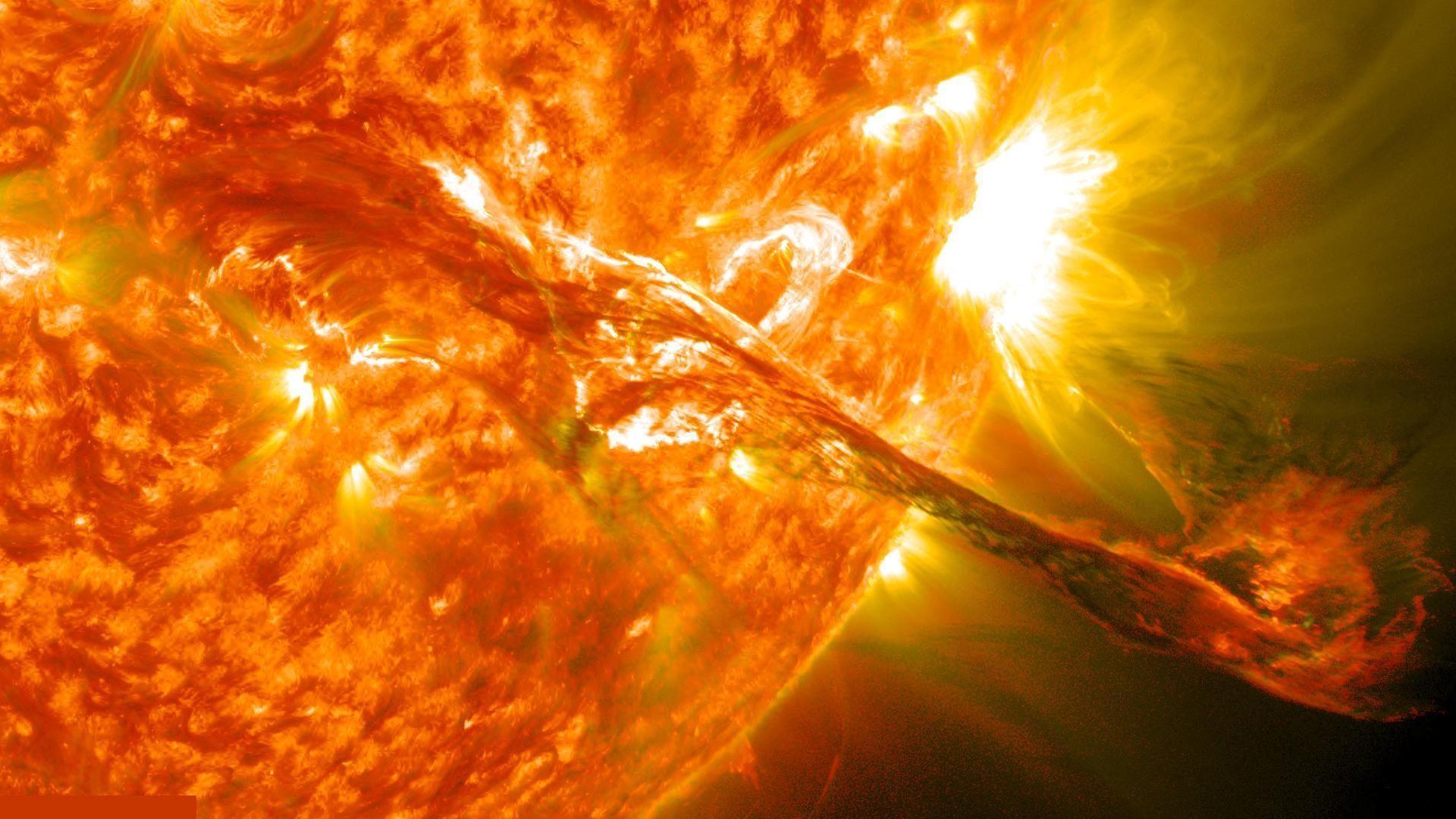تصویر عجیب واقعی از گرمای مذاب خورشید از نمای نزدیک 