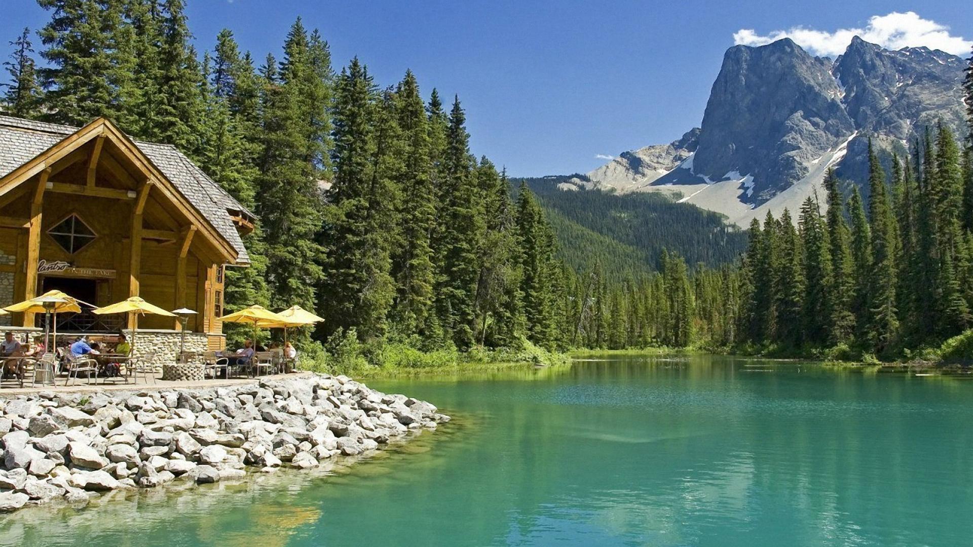 عکس کلبه ی زیبا در طبیعت کانادا