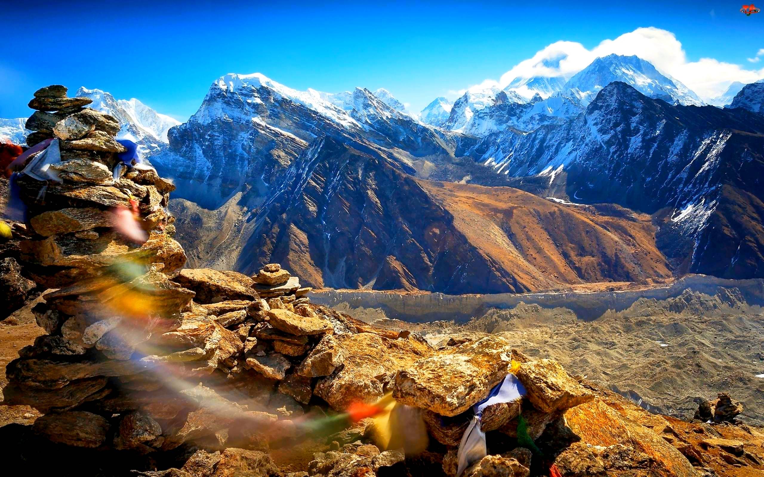 عکس پردانلود معبد ساده سنگی در کوه های بلند شهر تبت