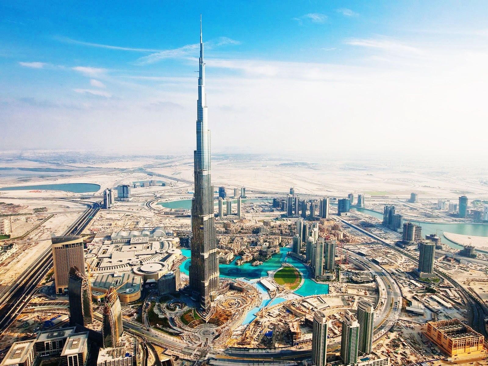 تصویر حیرت انگیز برج خلیفه در شهر دبی با کیفیت 8K