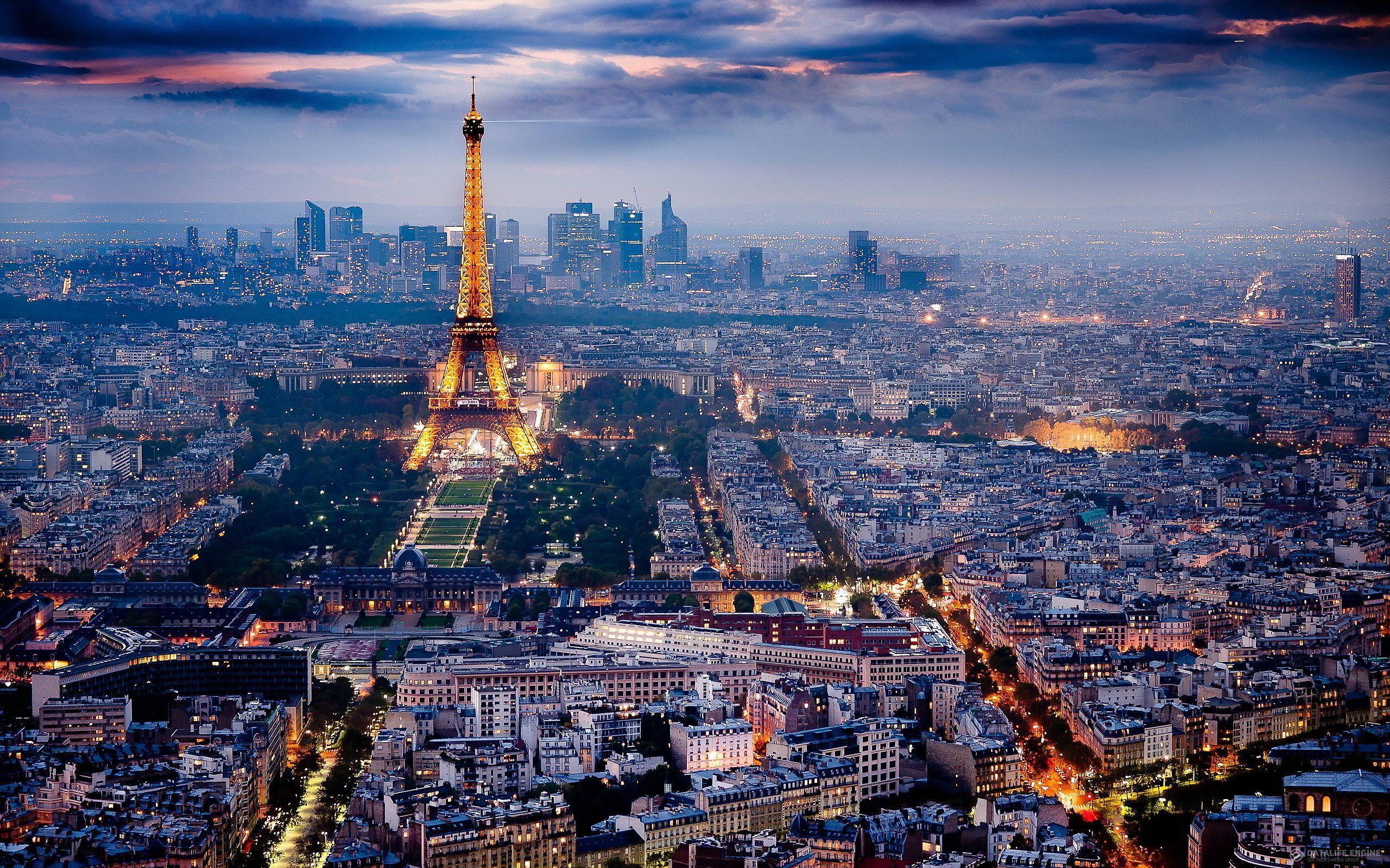 عکس هوایی برج ایفل در شهر پاریس با اماکن دیدنی زیبا و متنوع