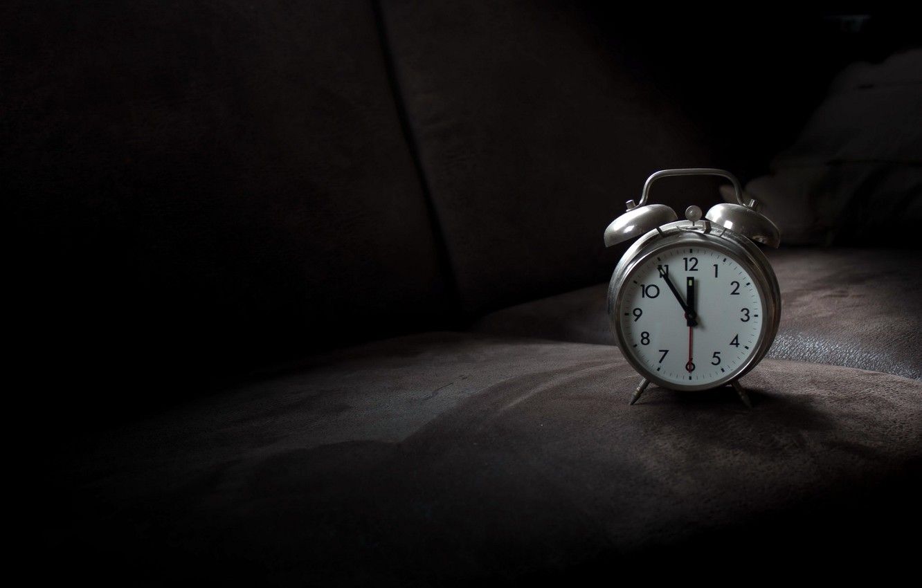 عکس استوک بسیار باکیفیت ساعت رومیزی برای پست