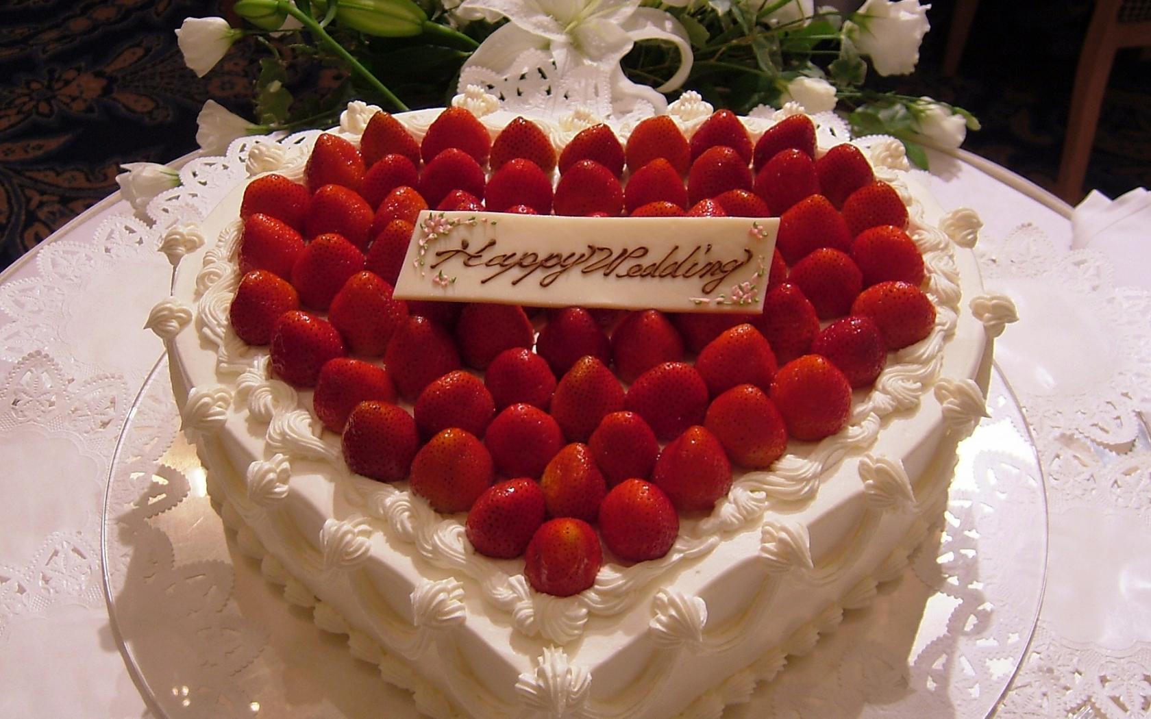 خوشگل ترین کیک تولد قلبی قرمز سفید برای پروفایل دخترانه