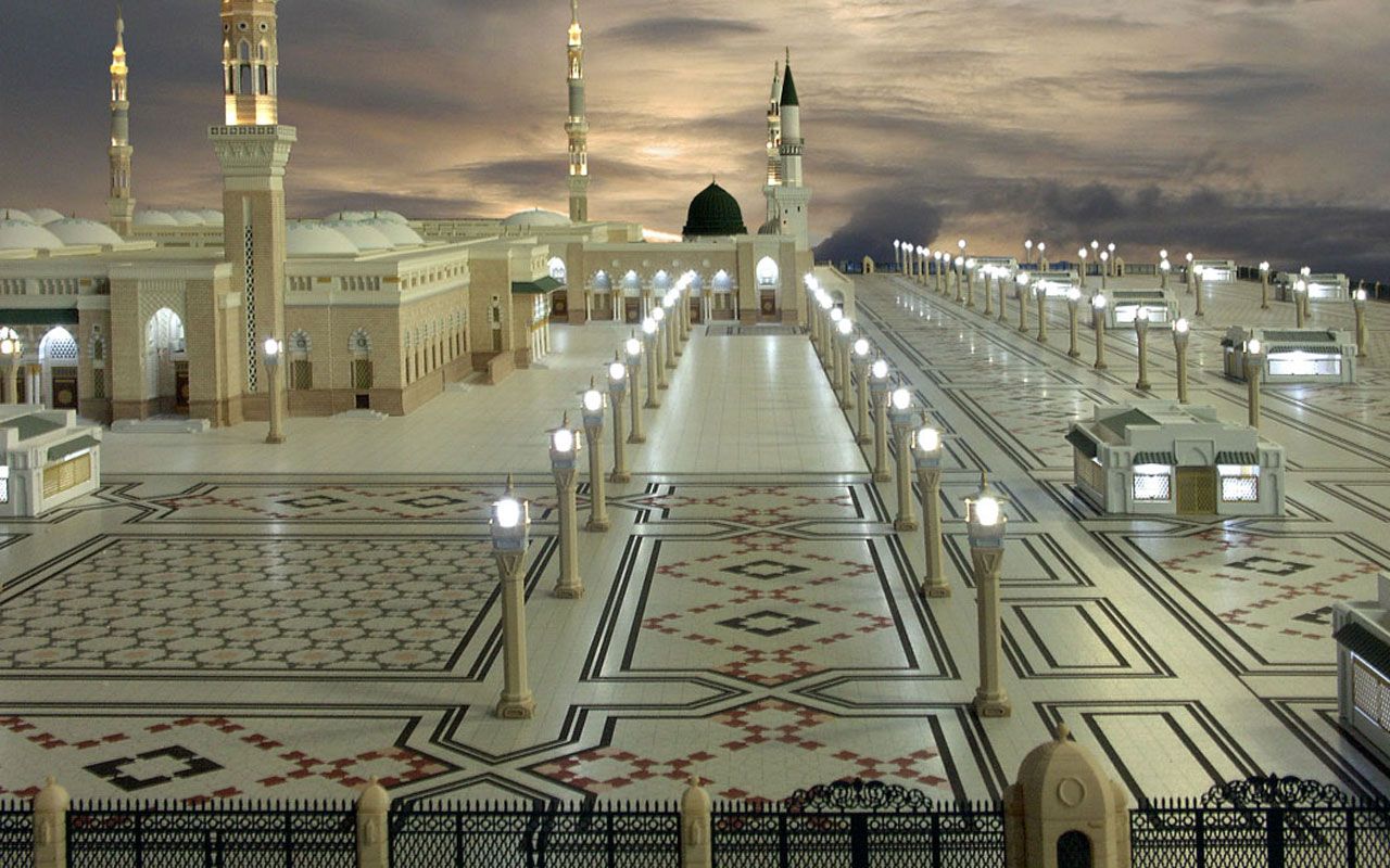 تصویر زمینه HD مسجد مدینه با راهرو های نورانی