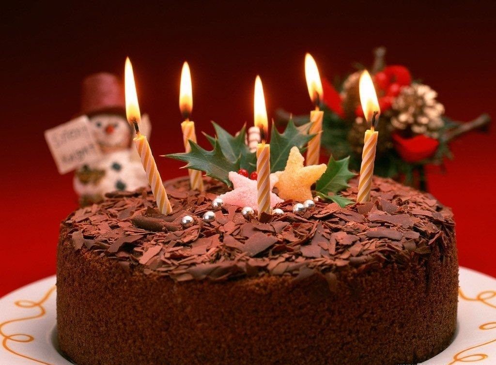 نمای باکیفیت از کیک شکلاتی خوشگل مناسب جشن کریسمس
