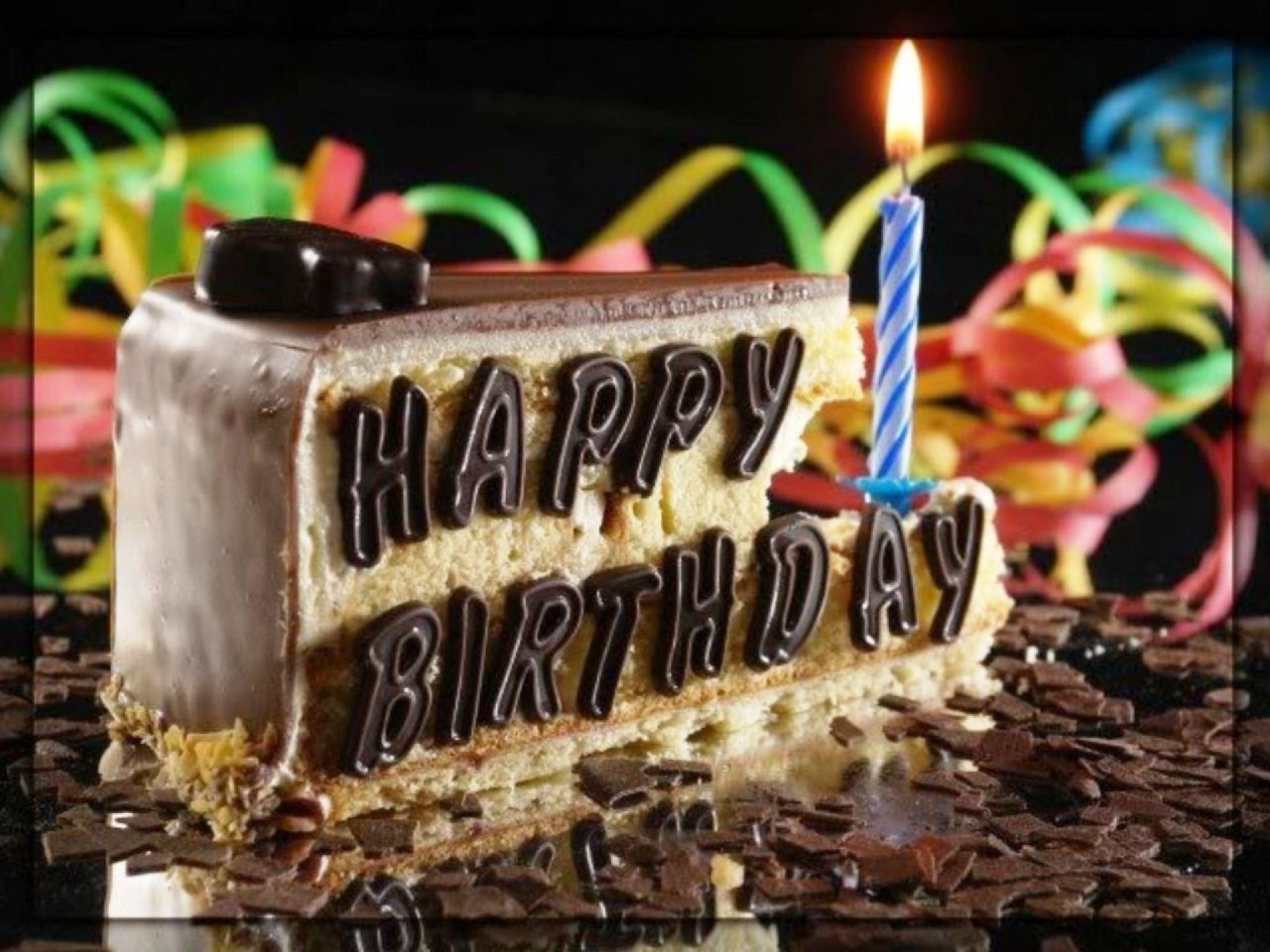نمای باکیفیت از کیک تولد خاص برای پیام تبریک تولد به دوستان