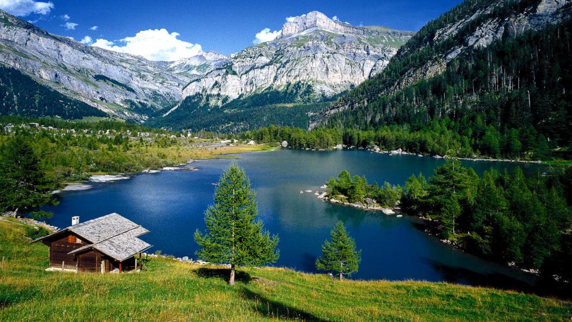 تصویر 4K دریاچه سیاحتی طبیعت سوئیس