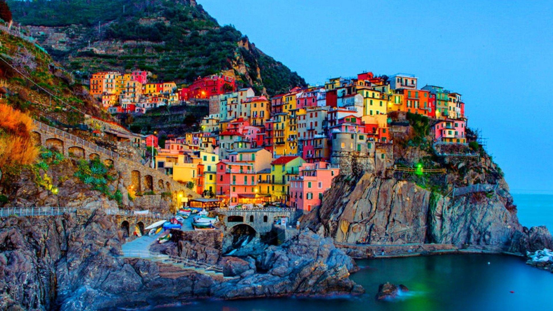 بک گراند فوق العاده زیبا از خانه های رنگی رنگی ایتالیا 