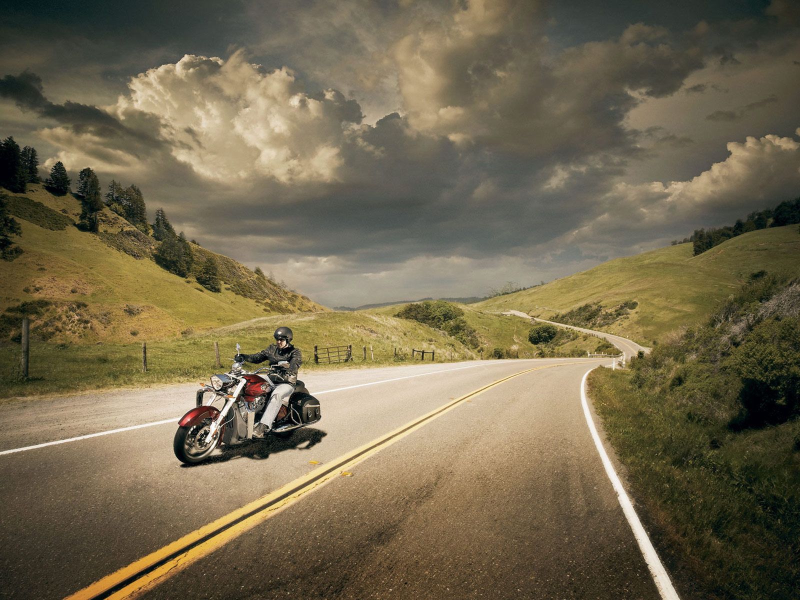 عکس از جاده ی بکر و موتور سیکلت