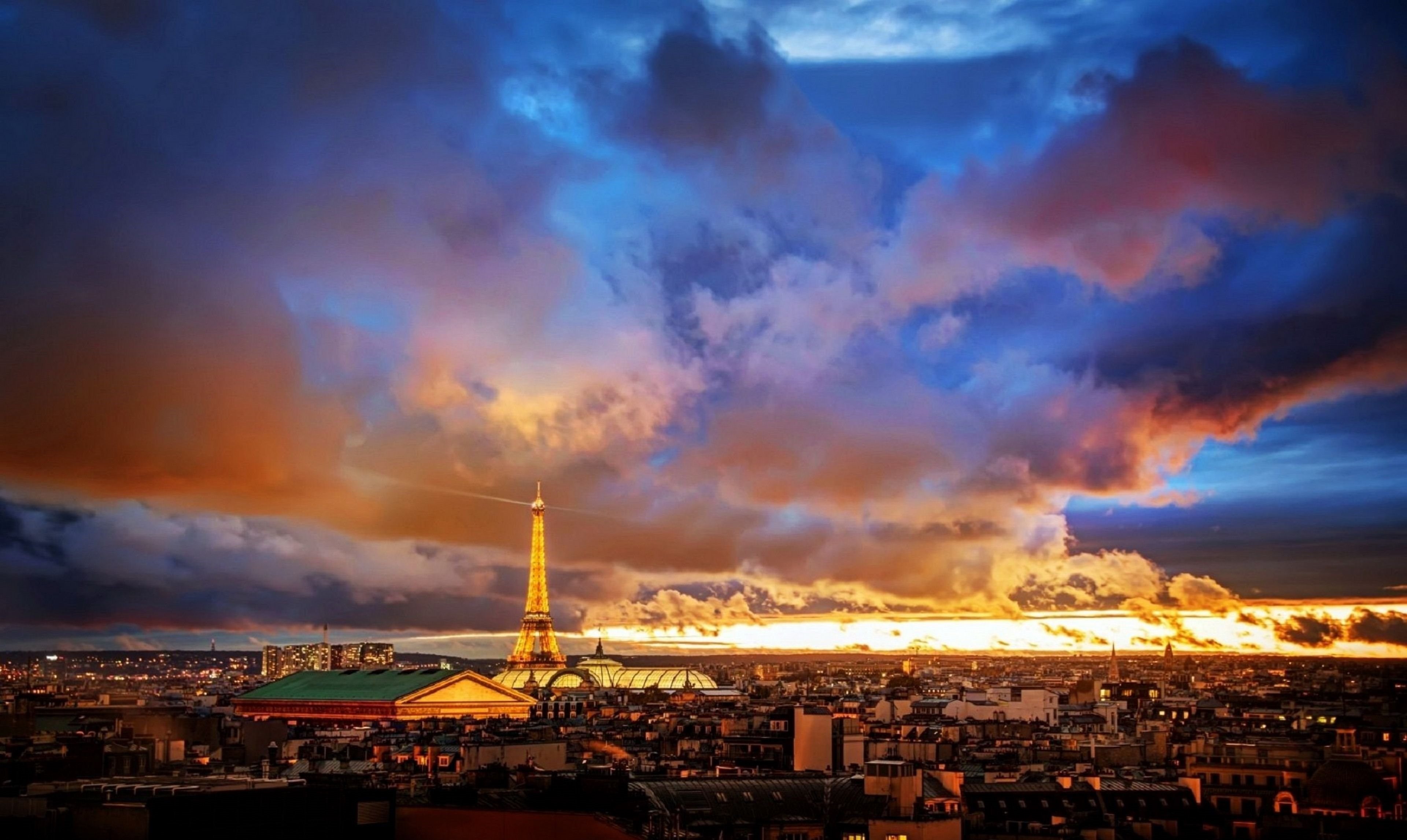 دلنشین ترین عکس شهر پاریس فرانسه زیر آسمان ابری رنگارنگ