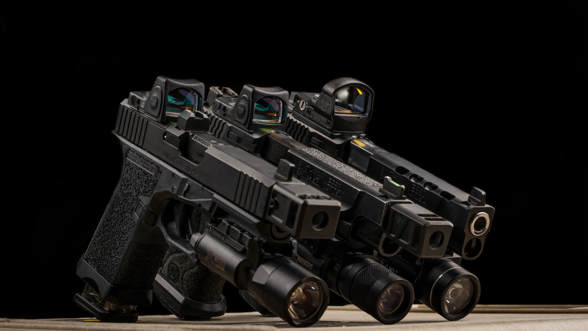 عکس زیبا از اسلحه کلت دوربین دار و تفنگ مدرن با کیفیت 4K