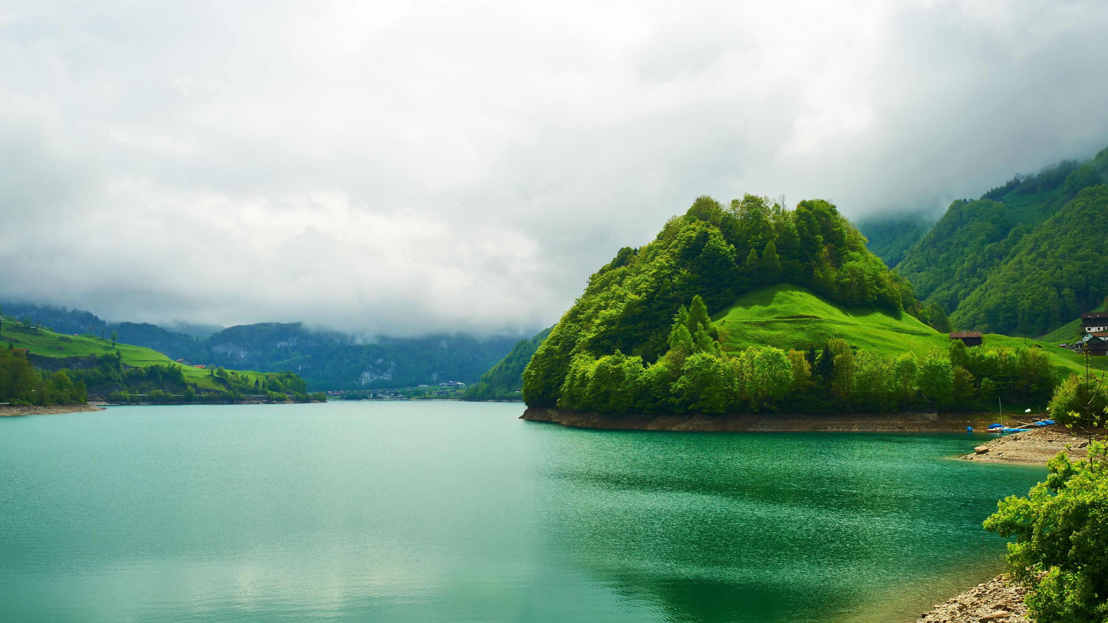عکس دیدنی دریاچه در سوئیس