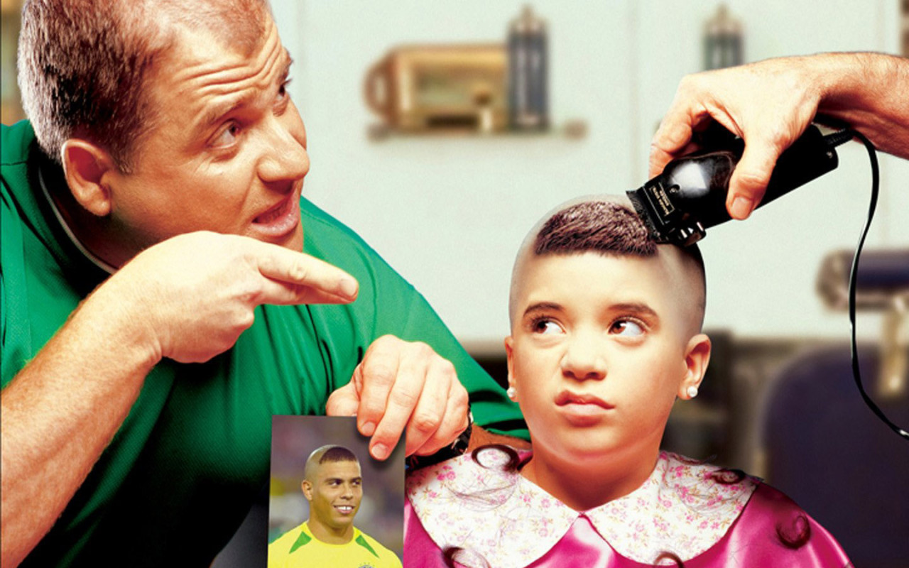 عکس خنده دار اصلاح چتری مو به روش فوتبالیست خارجی معروف 