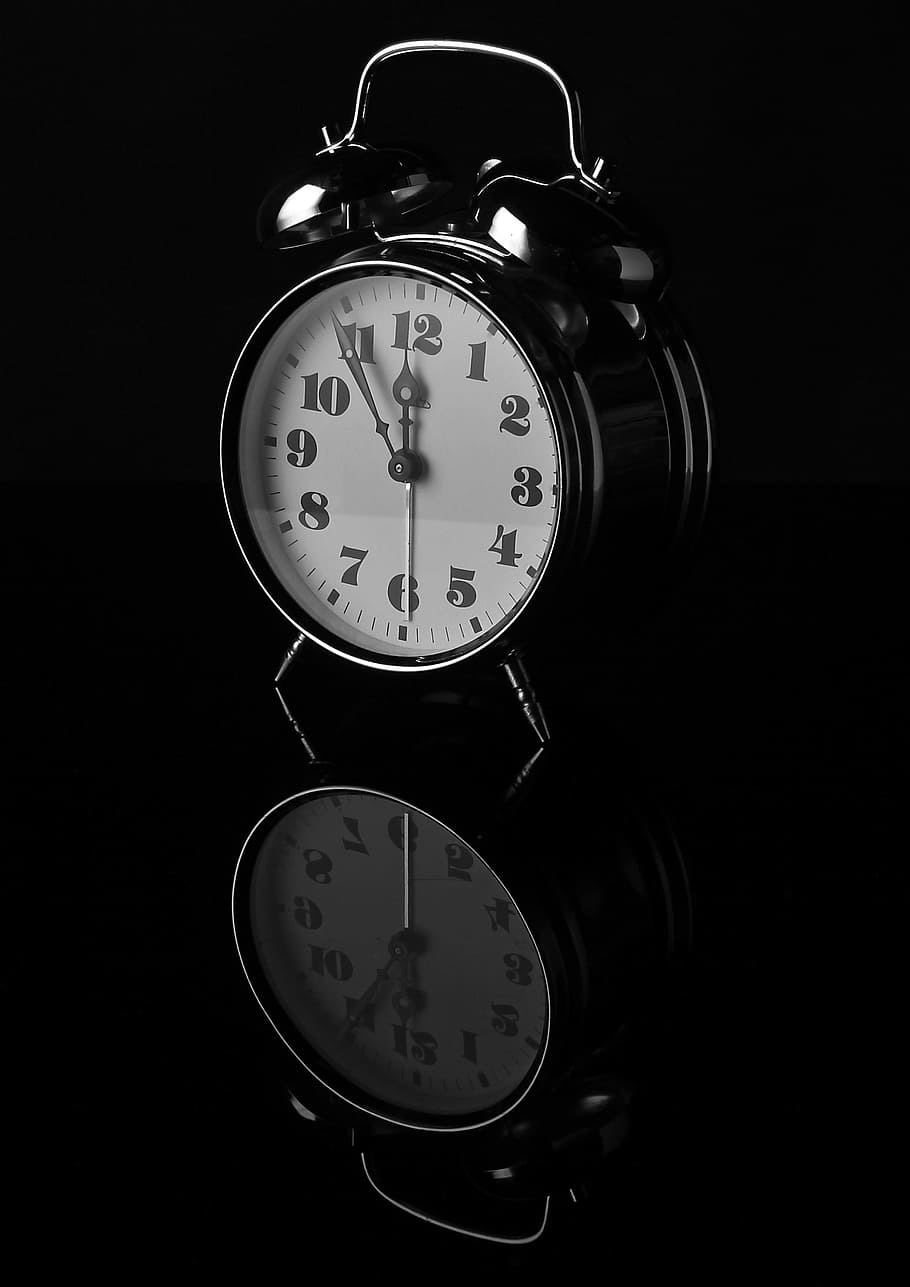 بک گراند HD سامسونگ با طرح ساعت عقربه‌ای مشکی
