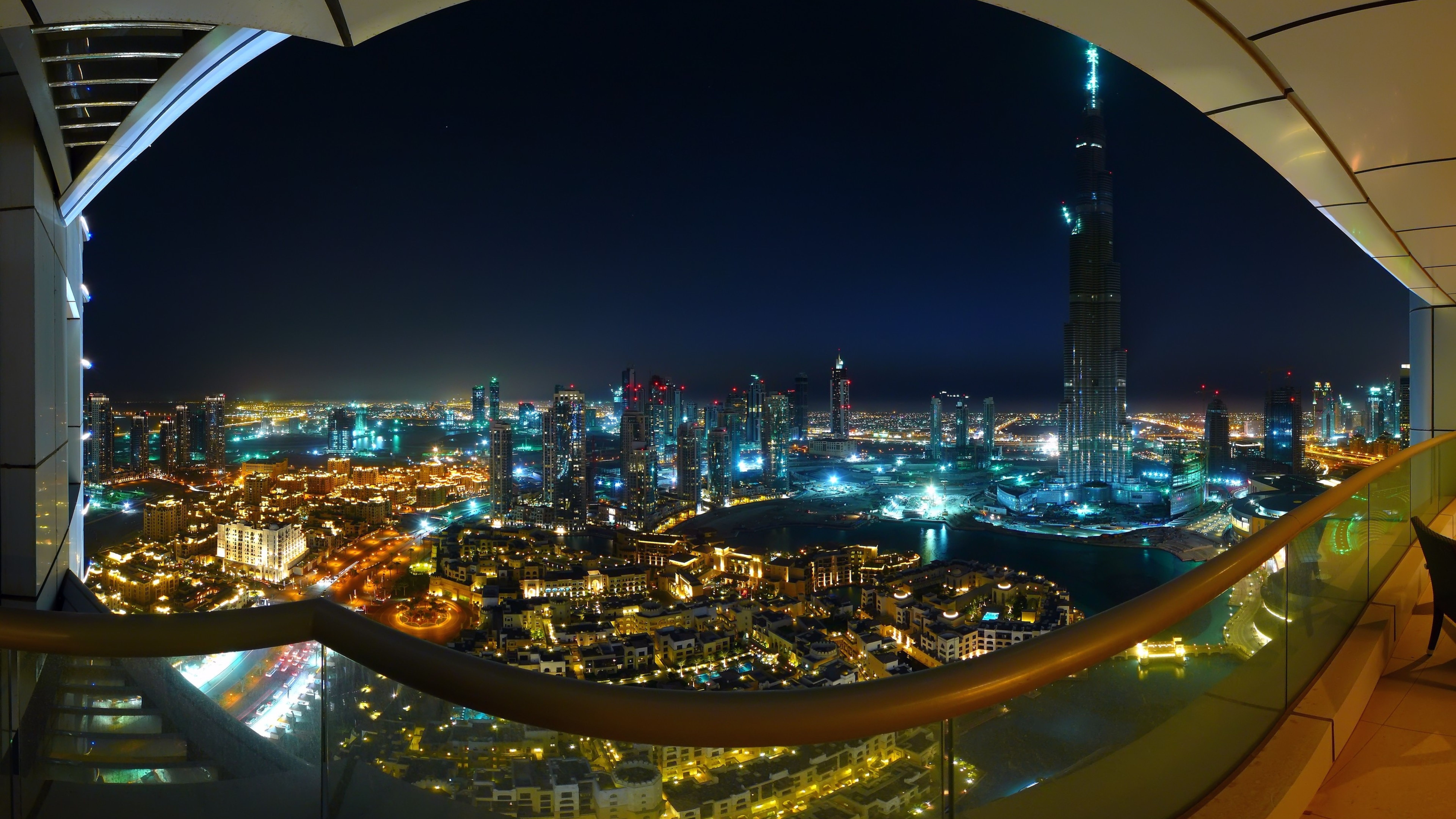 چشم انداز حیرت انگیز شب های زیبای دبی از هتل 2023