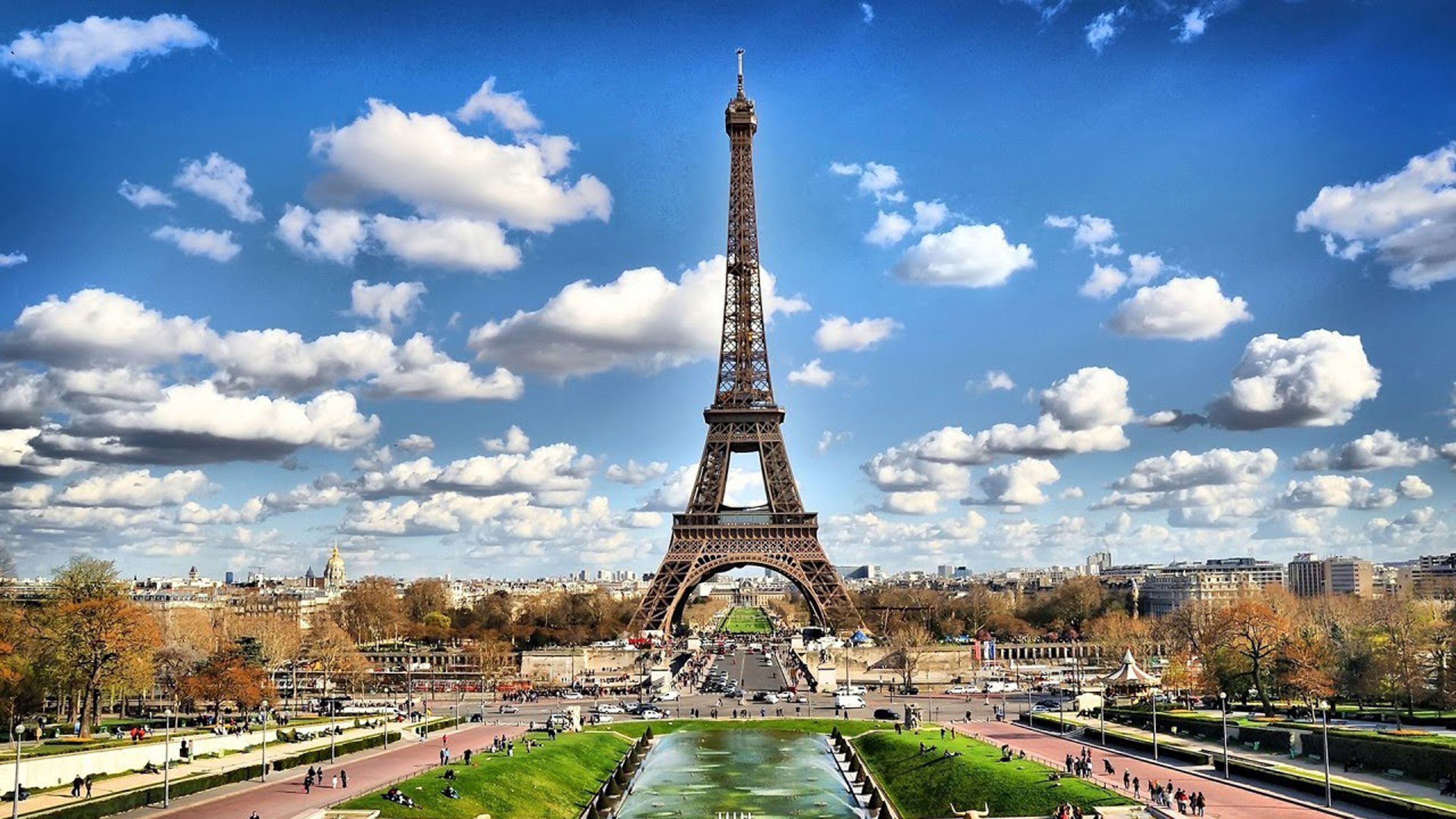 تصویر درخشان برج ایفل در کشور فرانسه برای پست و استوری