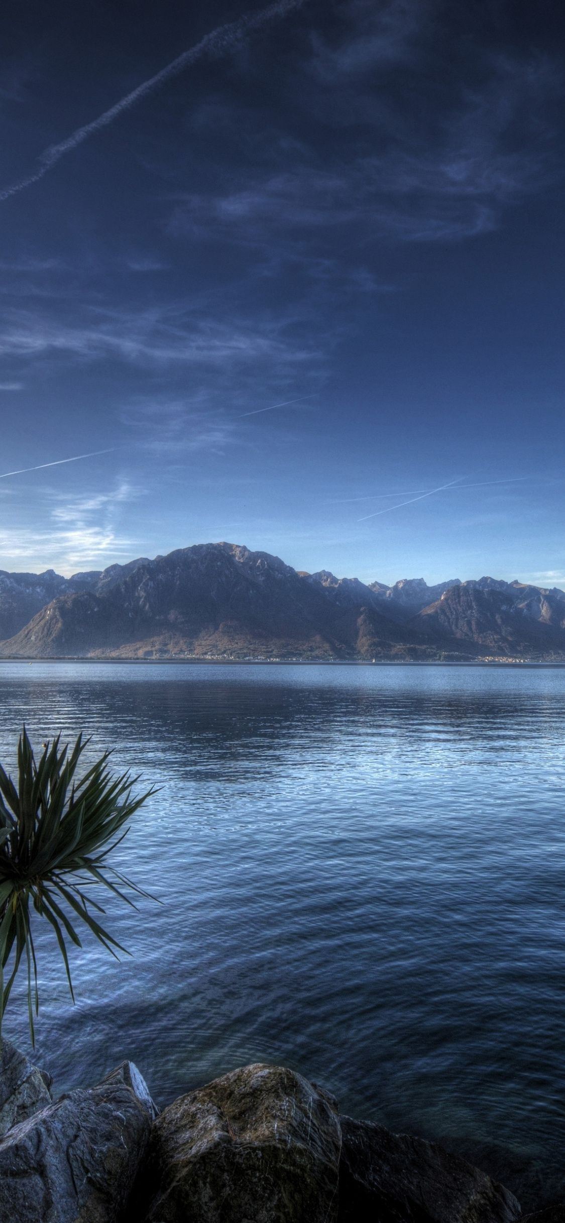 خاص ترین بک گراند دریاچه زیبا در سوئیس مخصوص تبلت