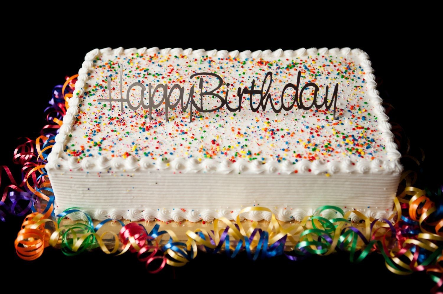 تصویر قشنگ از کیک مستطیلی ناز با تیتر تولدت مبارک انگلیسی