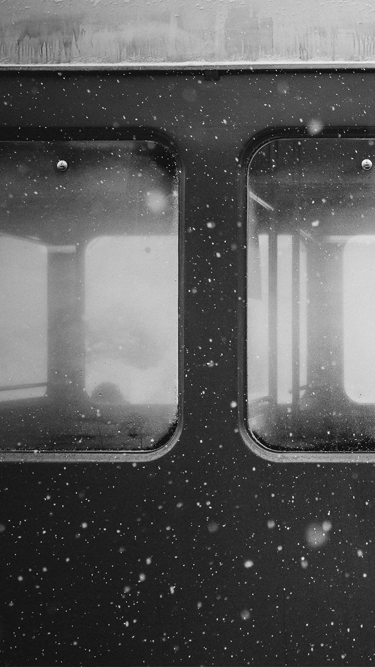 عکس زمینه رویایی گوشی با طرح پنجره قطار در برف
