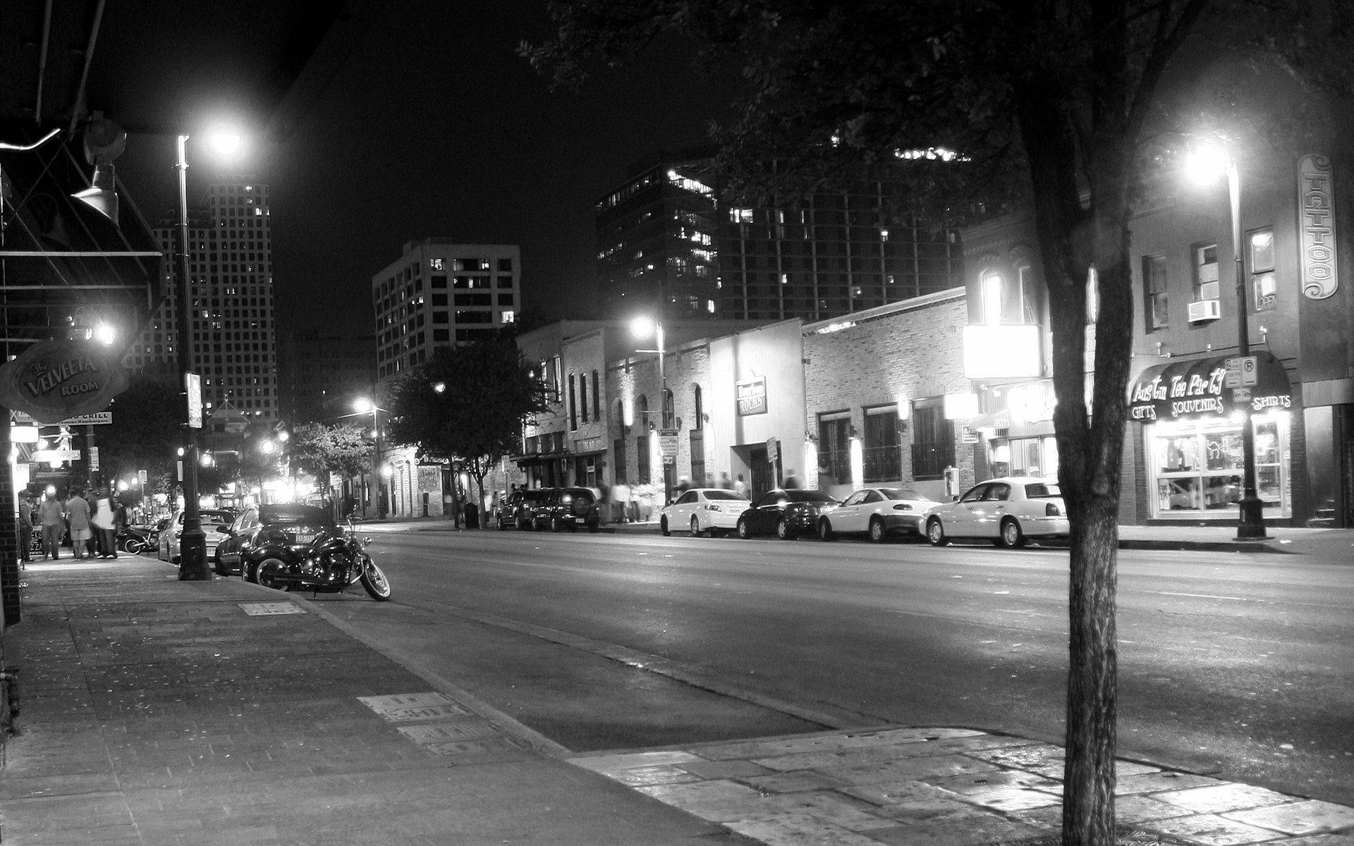 دانلود عکس رویایی سیاه سفید از خیابان تنهایی در شب