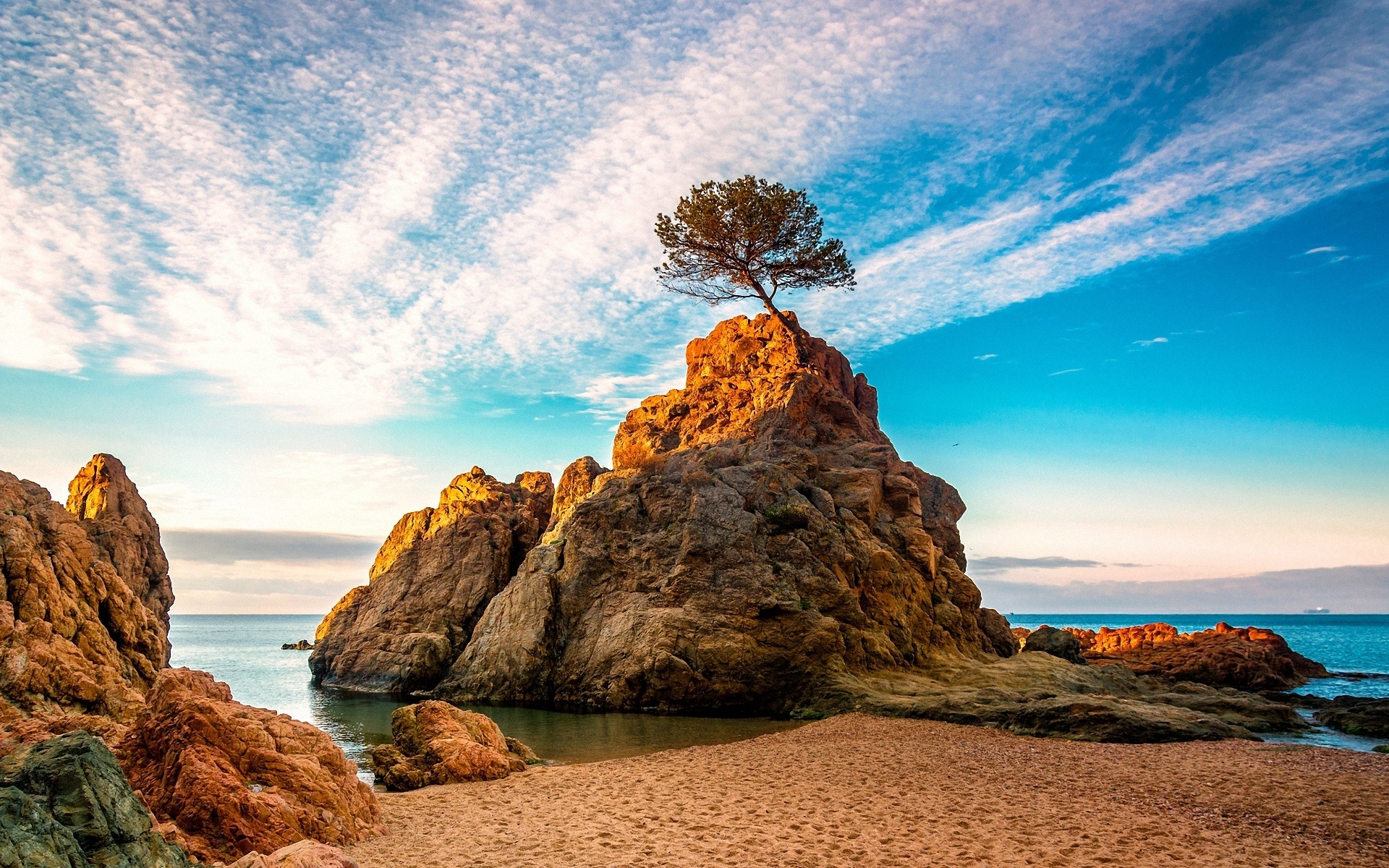 عکس طبیعت صخره سنگی در ساحل برای چاپ با کیفیت بالا