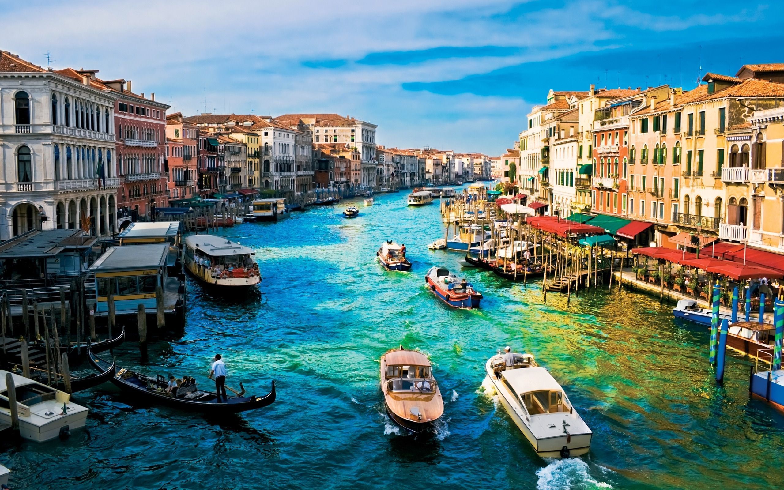 عکس جالب و دیدنی از قایق های تفریحی قشنگ در ایتالیا 