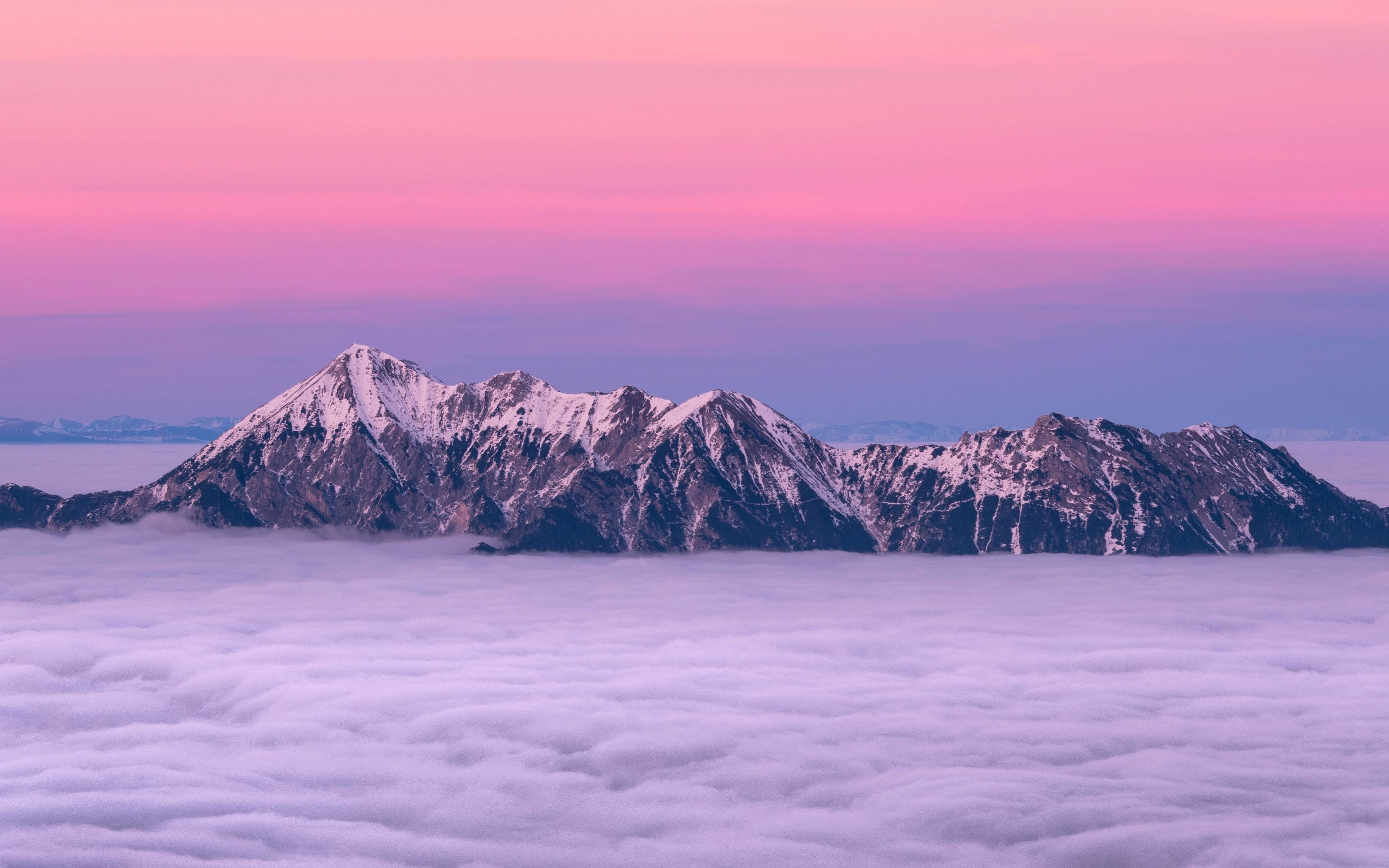 ارتفاعات ابری کوهستانی در هاله خوشرنگ غروب 1402