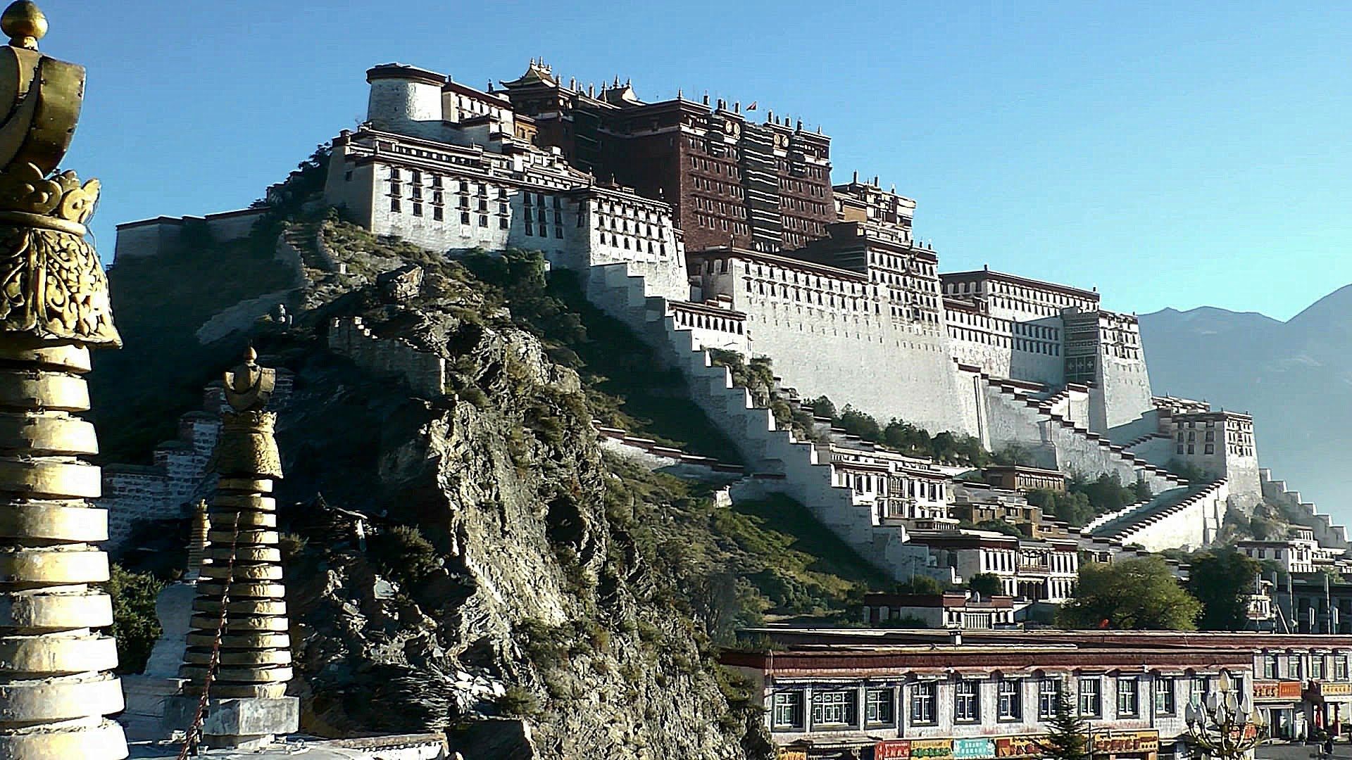 تصویر قصر پوتالا صومعه مقدس بودائیان در لهاسا تبت