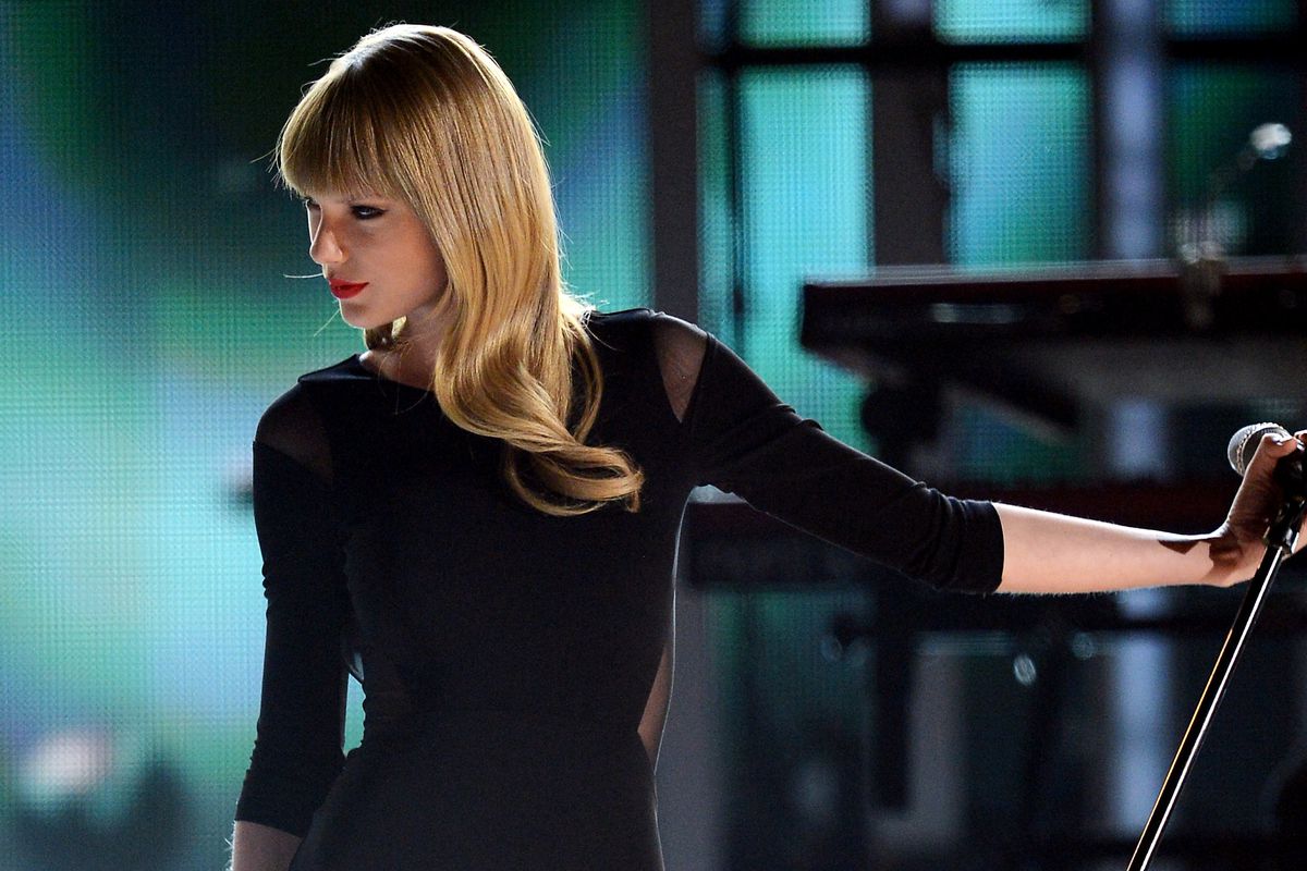 تیپ مشکی فوق العاده خوشگل Taylor Swift در کنسرت