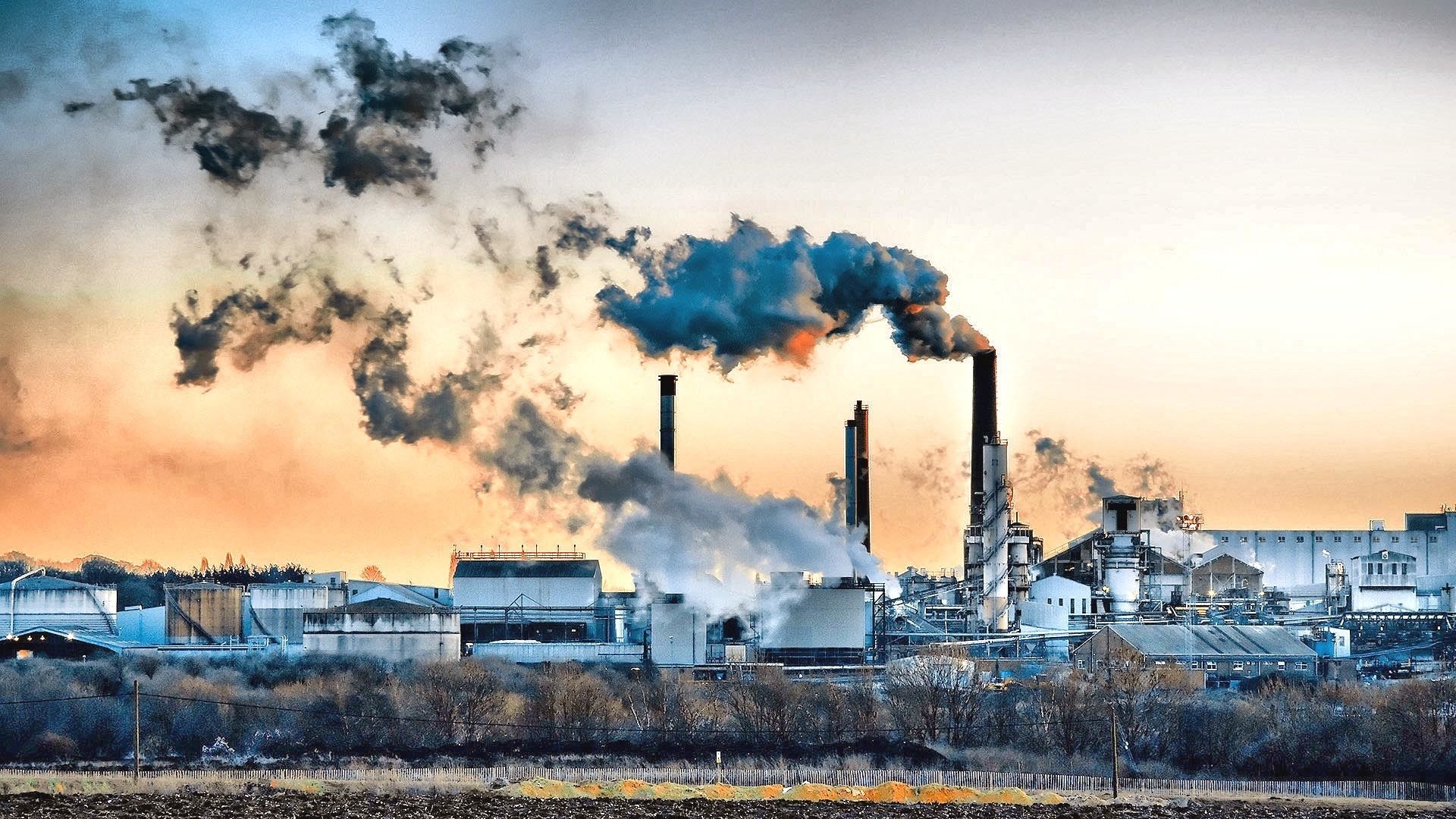 تازه ترین تصویر آلودگی هوای ناشی از فعالیت کارخانه ها 1401