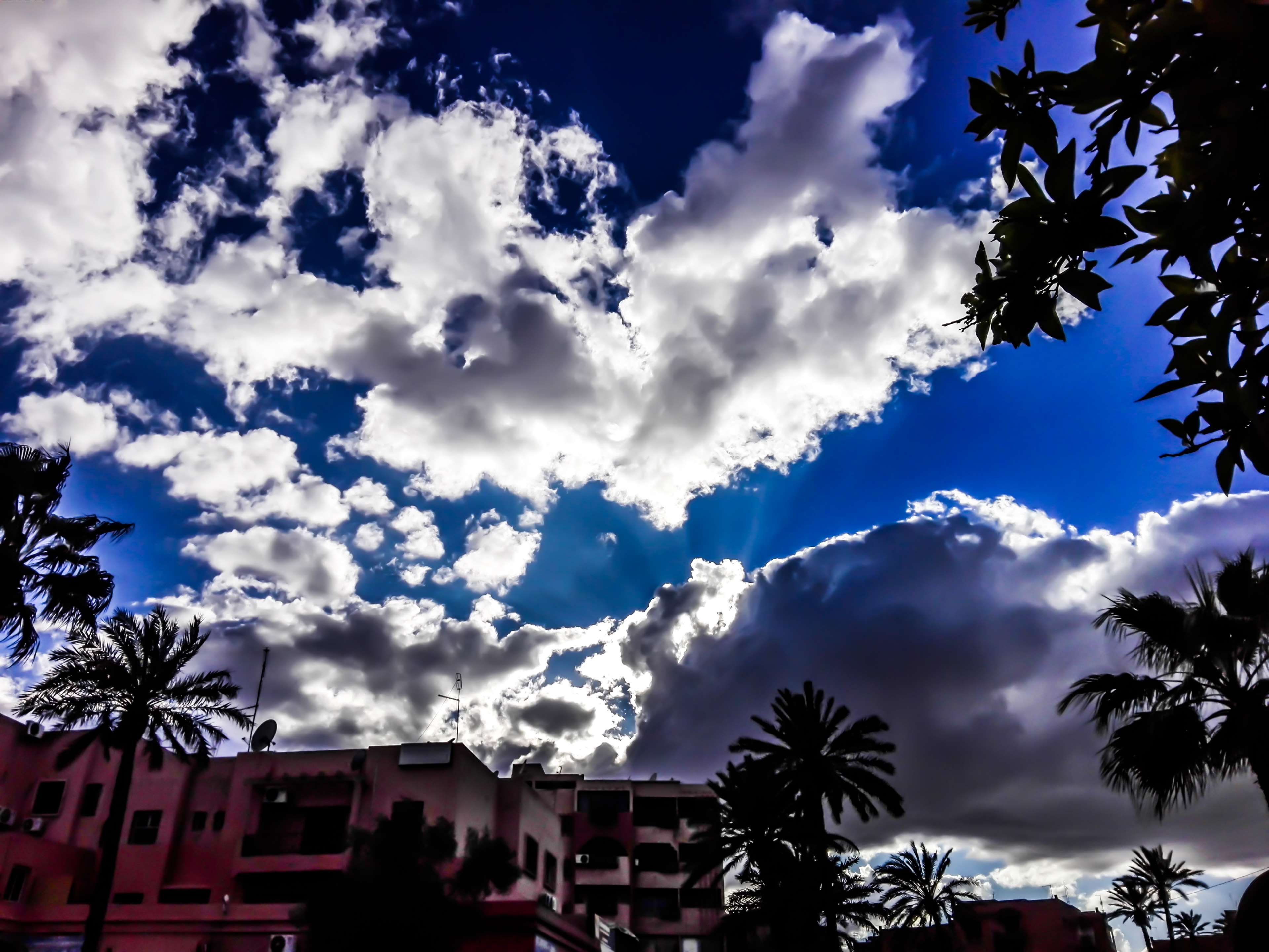 دانلود عکس پروفایل از آسمای زیبای آبی در مراکش 1402