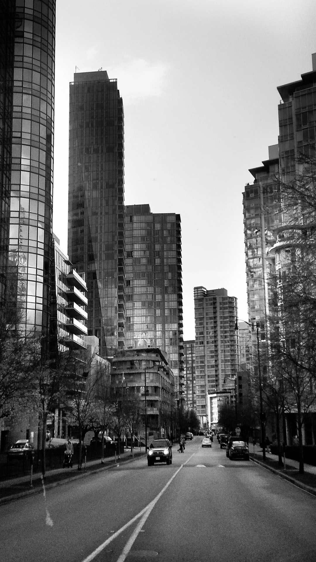 والپيپر سیاه و سفید موبایل با طرح خیابان زیبا در شهر 8k