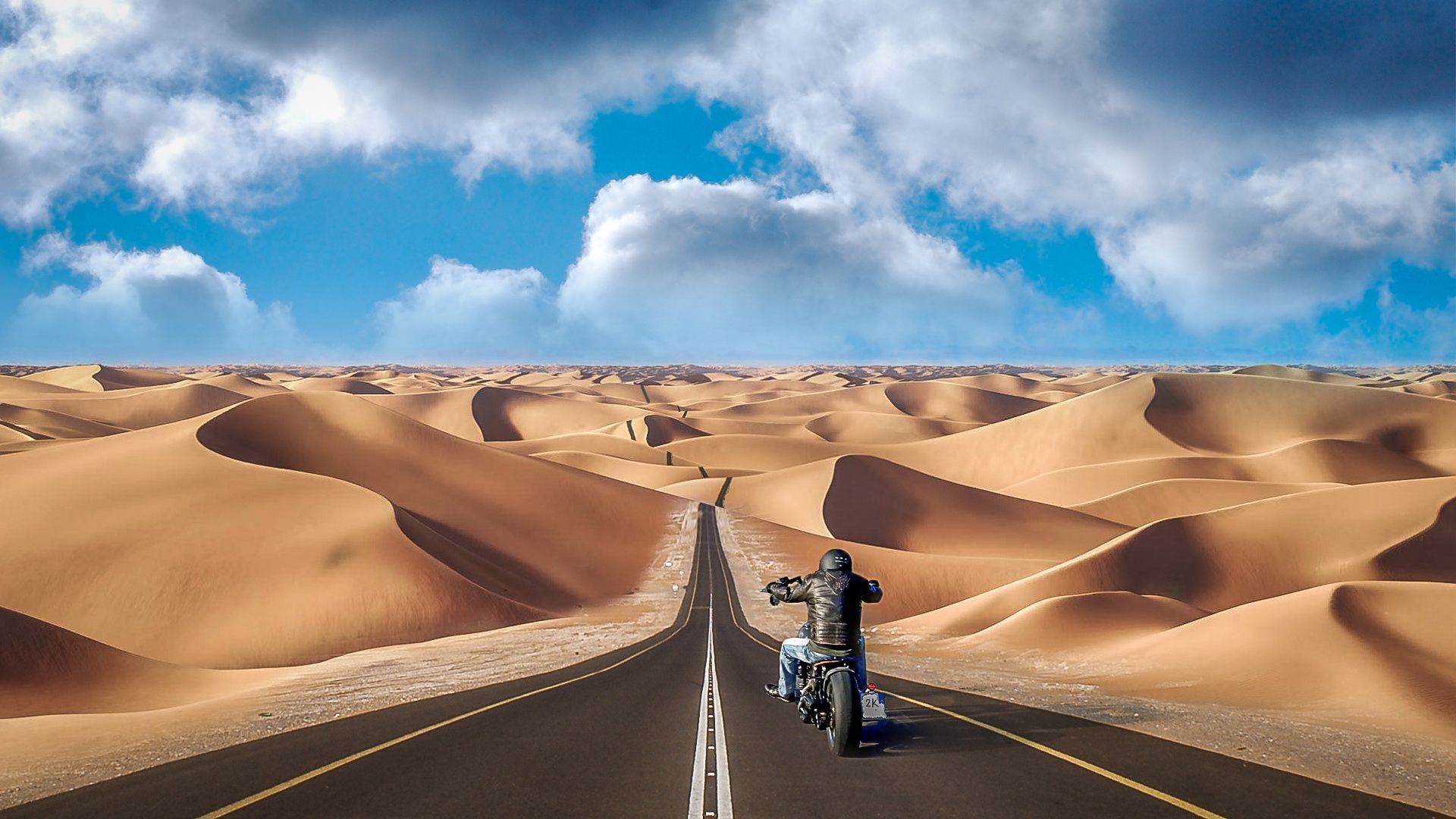 عکس جاده بیابانی و موتور سواری 4k