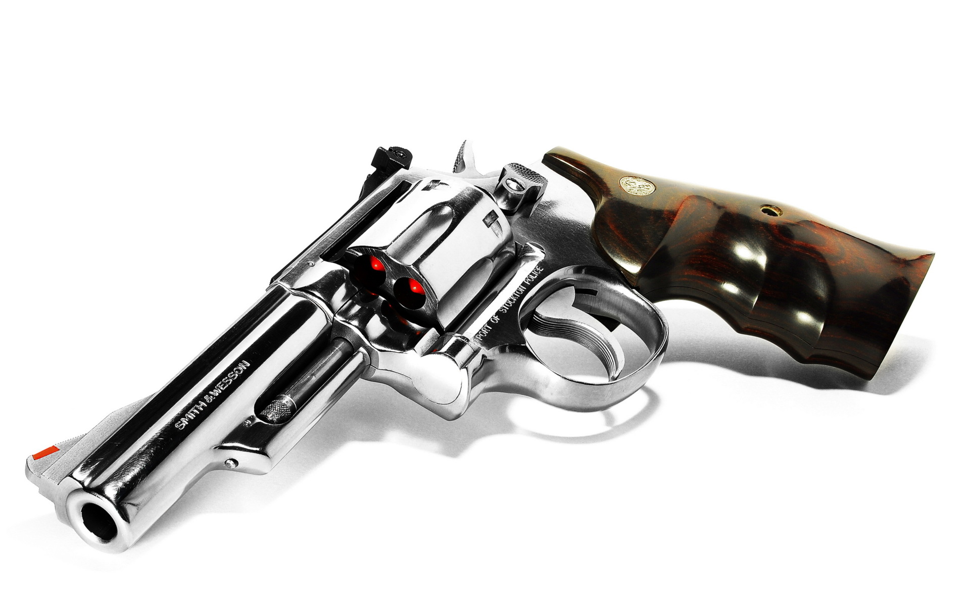 عکس پروفایل اسلحه و عکس زیبای تفنگ هفت تیر در پس زمینه سفید