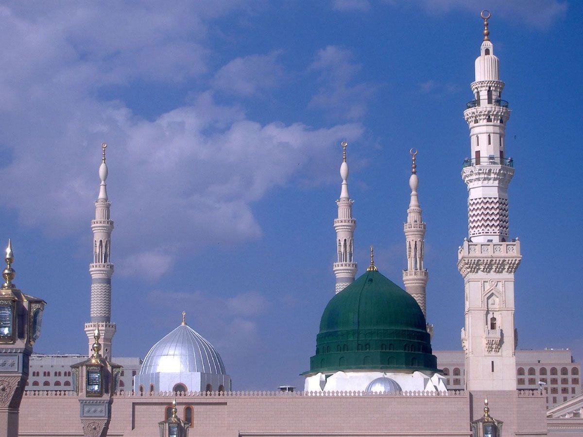 تصویر جالب مسجد پیامبر با دو گنبد سبز و نقره‌ای