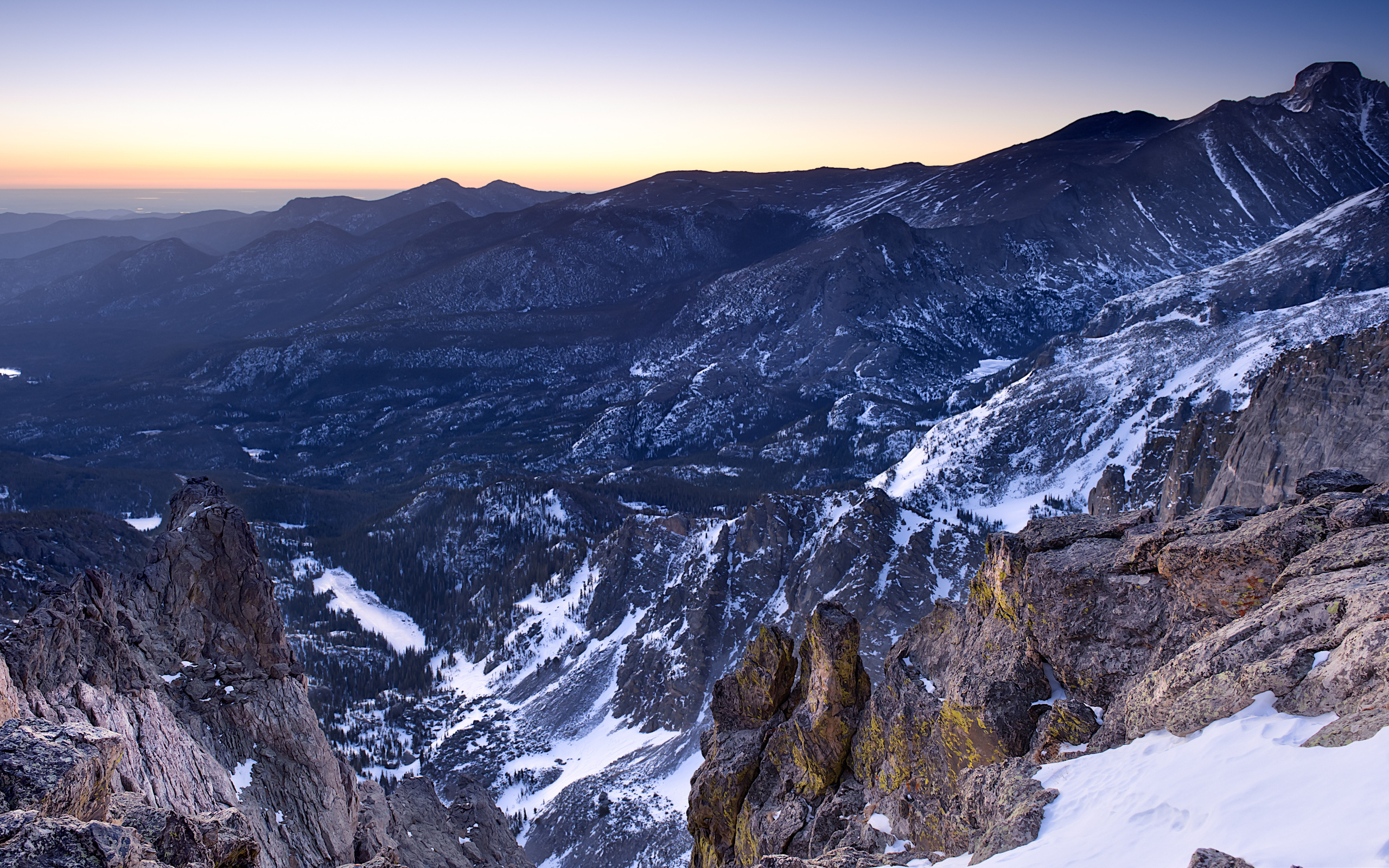 تصویر طبیعت رویایی برف نشسته به کوهستان مختص پروفایل